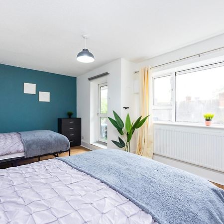 Excel O2 Stunning Large 3 Bedroom Apartment With Balcony London Bagian luar foto