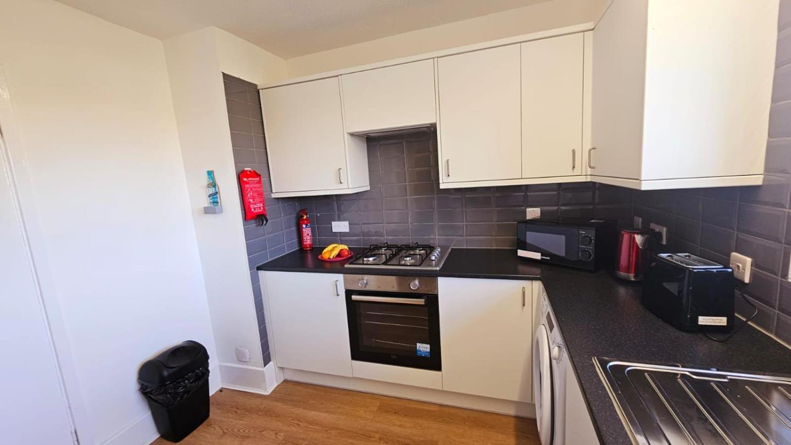 Excel O2 Stunning Large 3 Bedroom Apartment With Balcony London Bagian luar foto