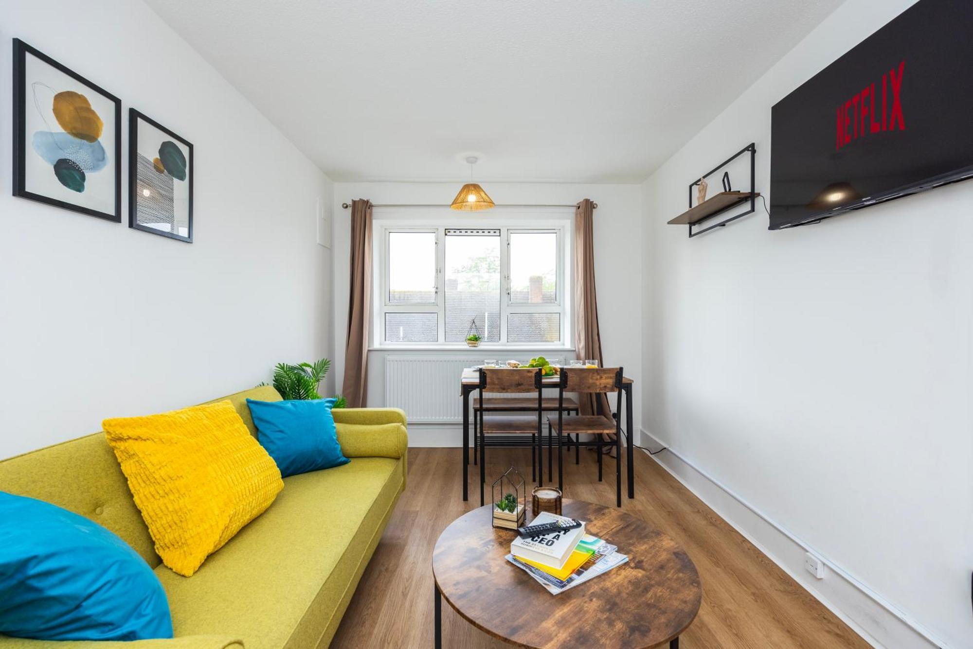 Excel O2 Stunning Large 3 Bedroom Apartment With Balcony London Bagian luar foto