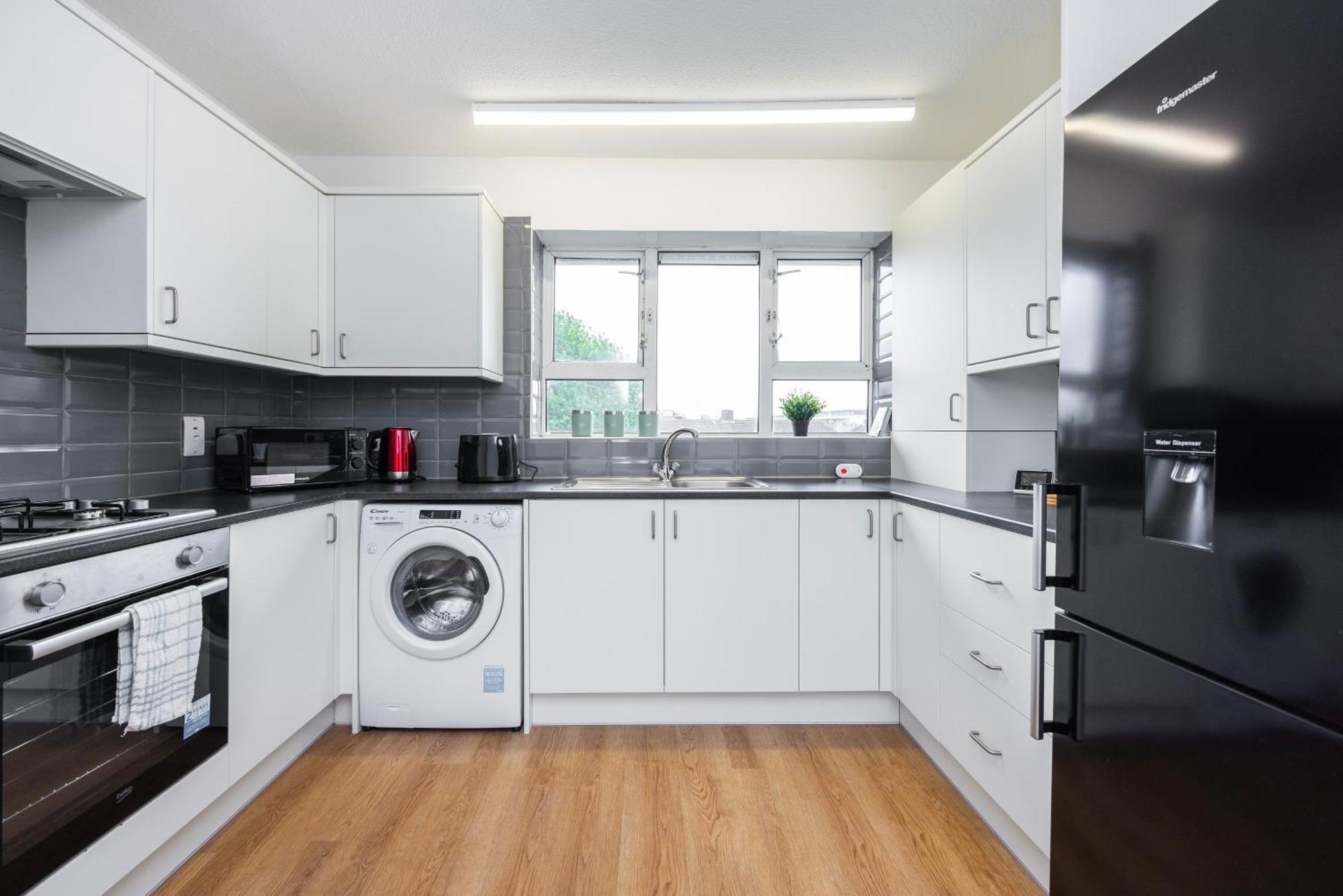 Excel O2 Stunning Large 3 Bedroom Apartment With Balcony London Bagian luar foto