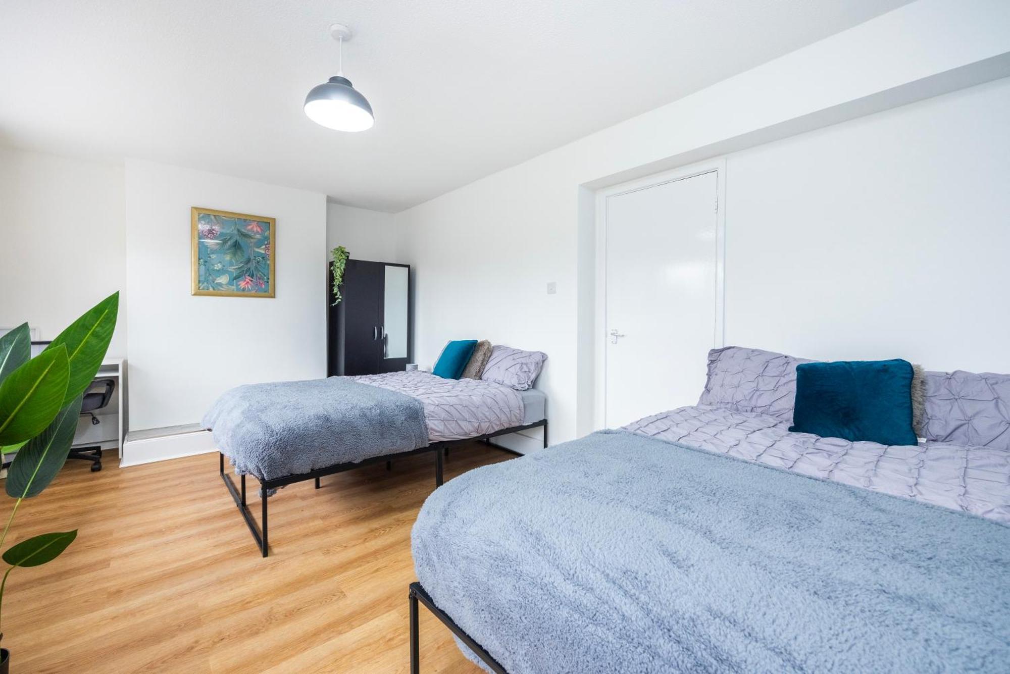 Excel O2 Stunning Large 3 Bedroom Apartment With Balcony London Bagian luar foto