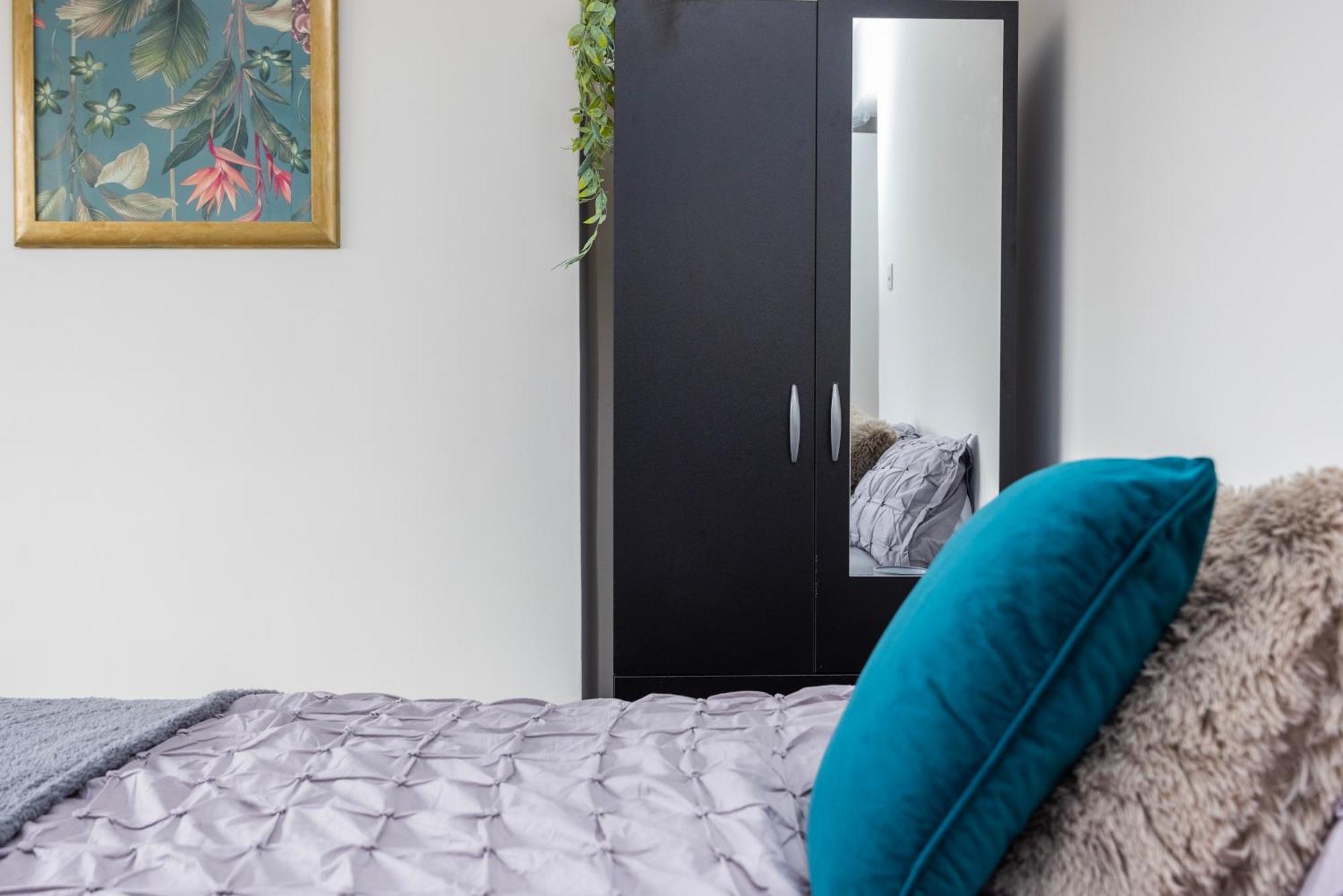 Excel O2 Stunning Large 3 Bedroom Apartment With Balcony London Bagian luar foto