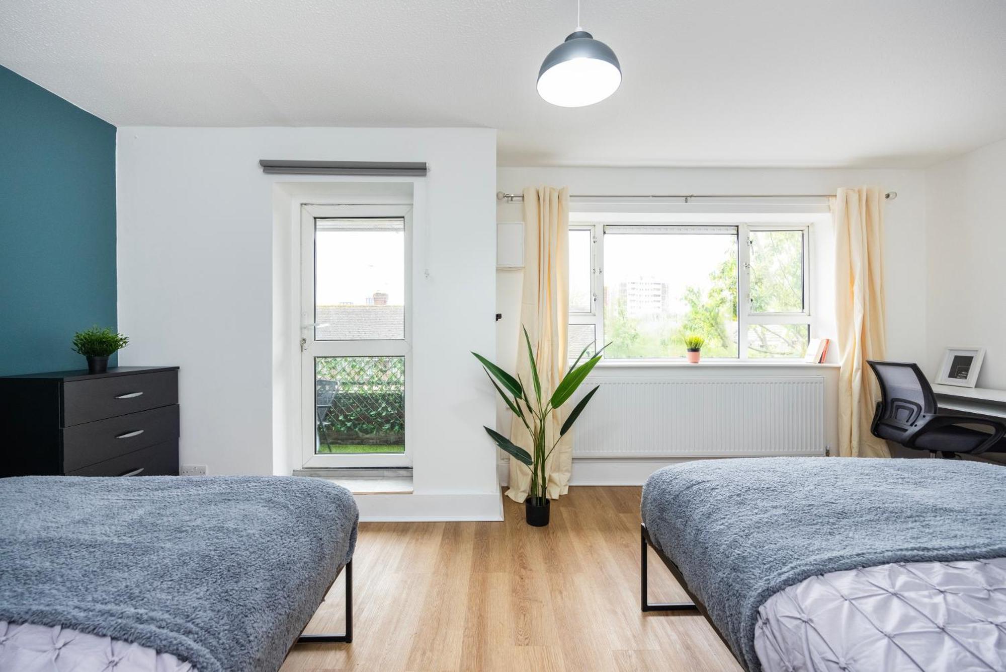 Excel O2 Stunning Large 3 Bedroom Apartment With Balcony London Bagian luar foto