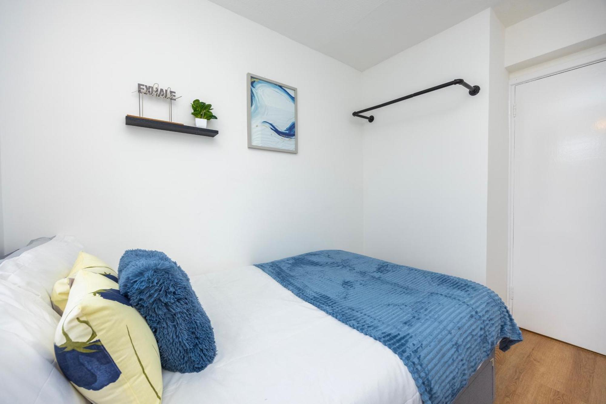 Excel O2 Stunning Large 3 Bedroom Apartment With Balcony London Bagian luar foto